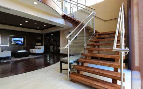 Wooden-Staircase-for-commercial-purposes