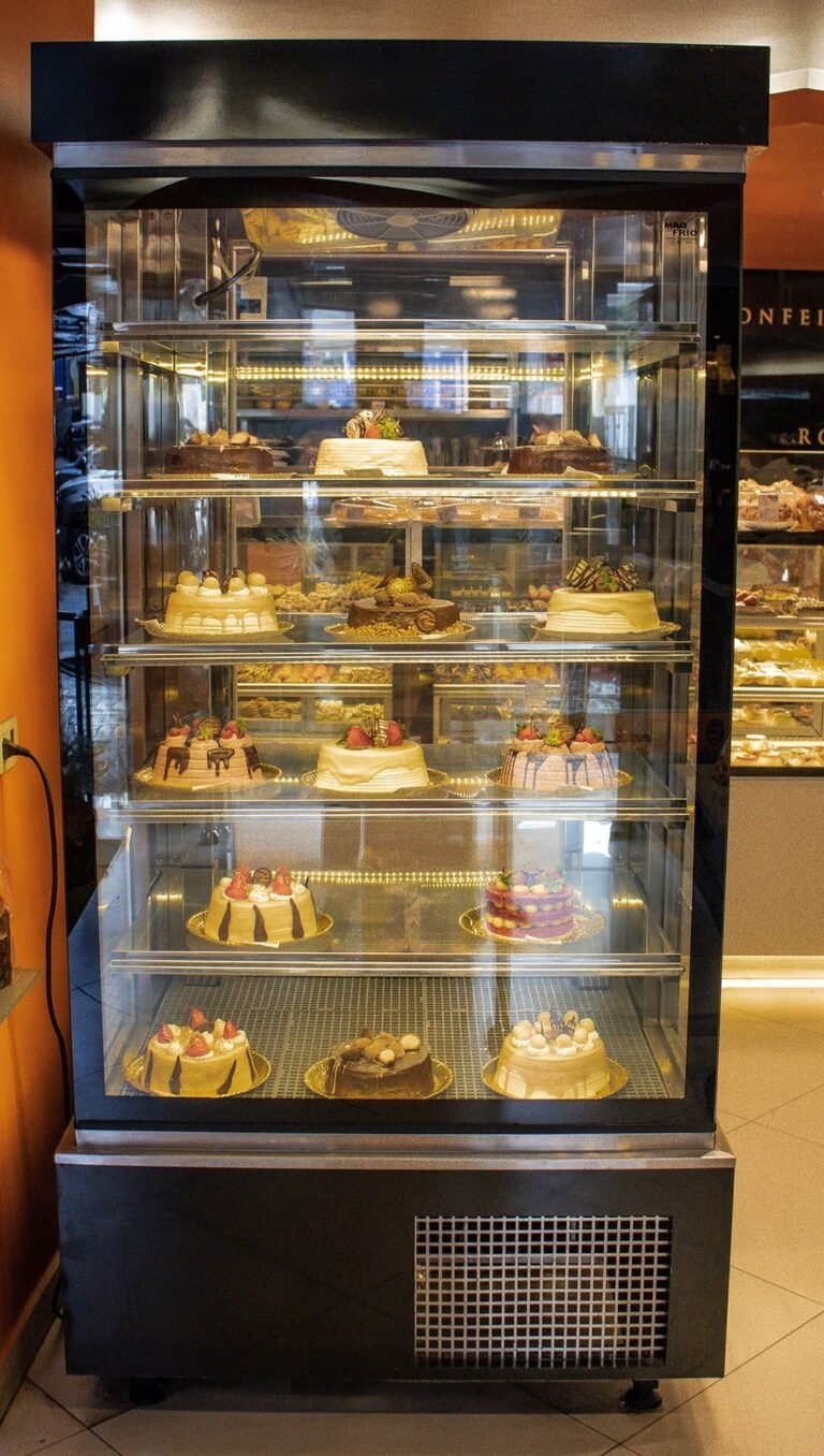 Refrigerated Cake Display