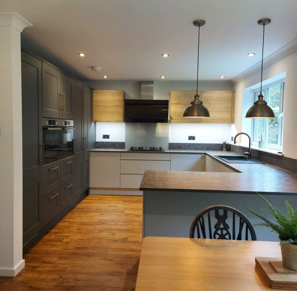 G-Shaped Kitchen
